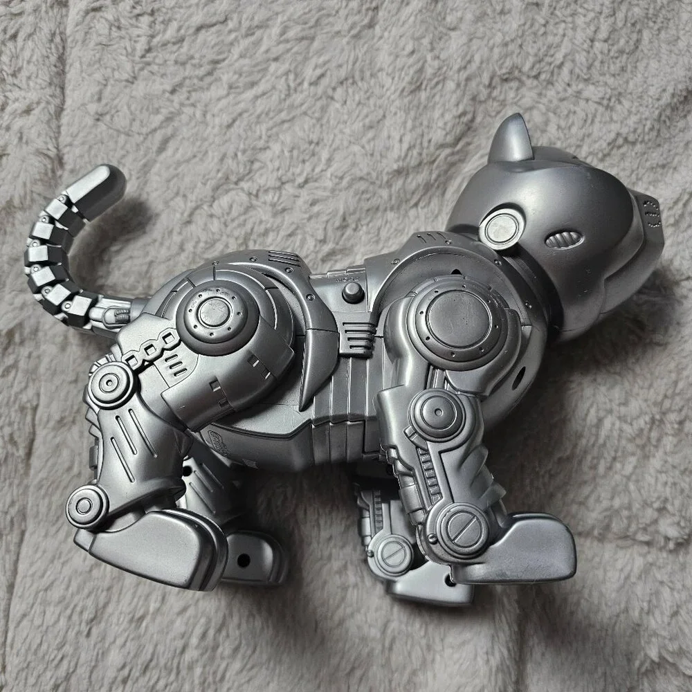 Vintage Manley Quest Tekno Kitty Silver (Powers on, Needs Work or For Parts)